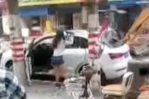 Cãi nhau với người yêu, thiếu nữ đập nát xe Audi tiền tỷ