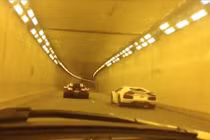 Cuộc rượt đuổi của hai siêu xe hàng đầu thế giới