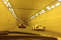 Cuộc rượt đuổi của hai siêu xe hàng đầu thế giới