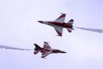 Chiến đấu cơ nhào lộn đẹp mắt tại triển lãm Avalon