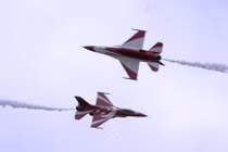 Chiến đấu cơ nhào lộn đẹp mắt tại triển lãm Avalon