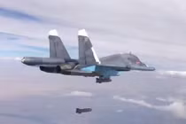 Máy bay Nga dội bom chính xác xuống thủ phủ của IS