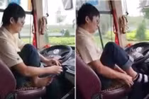 Video: Tài xế Việt vừa lái xe khách vừa đi giày