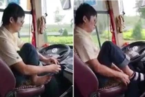 Video: Tài xế Việt vừa lái xe khách vừa đi giày