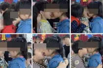 Sốc với cảnh trẻ mầm non chơi liếm bánh kem trên mặt nhau