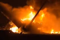 Mỹ: Máy bay chở hàng phát nổ, 2 người chết