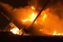 Mỹ: Máy bay chở hàng phát nổ, 2 người chết