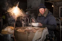 Cuộc sống mưu sinh trong giá rét kỳ lục ở Bắc Kinh