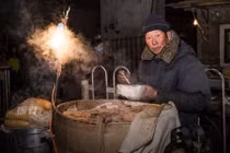 Cuộc sống mưu sinh trong giá rét kỳ lục ở Bắc Kinh