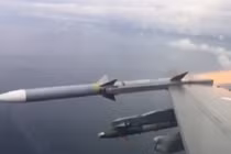 Xem chiến đấu cơ F-16 phóng tên lửa tiêu diệt UAV