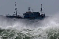 Bão Biển Đông “nuốt” 3 tàu TQ ở gần Hoàng Sa