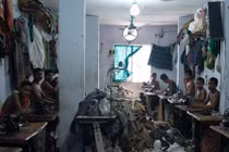 Cuộc sống của trẻ em Bangladesh trong các xưởng may "chui"