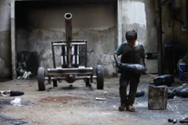 Ảnh: Cuộc sống mưu sinh tại những vùng chiến sự ở Syria