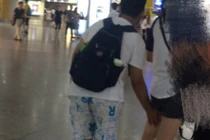 Cậu bé liên tục sàm sỡ các chị nhận cái kết đắng