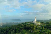 Chiêm ngưỡng cảnh tuyệt mỹ của xứ Chùa Vàng từ trên cao 