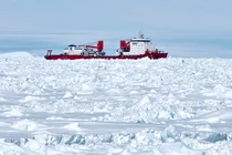 Đến lượt tàu phá băng Trung Quốc mắc kẹt ở Nam Cực