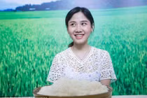 Hé lộ danh tính gái xinh “ăn thùng uống vại” gây sốc