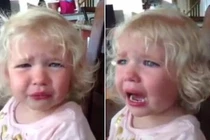 Bé gái khóc nức nở khi biết mẹ sắp sinh em trai