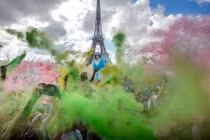 Tưng bừng lễ hội sắc màu Colour Run 2016 ở Paris