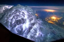 Những bức ảnh thời tiết ngoạn mục chụp từ máy bay