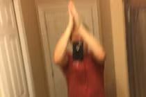 Trào lưu đánh rơi điện thoại khi chụp ảnh tự sướng