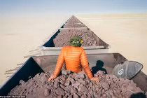 Khám phá sa mạc Sahara trên đoàn tàu dài nhất thế giới