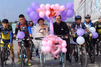 Màn rước dâu bằng xe đạp gây sốt mạng