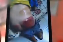 Phẫn nộ thầy giáo dùng chổi đánh tím mông học trò 