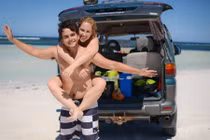 Cặp vợ chồng trẻ bỏ việc để du lịch vòng quanh thế giới