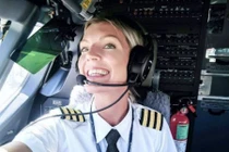 Nữ phi công thích “tự sướng” gây bão trên Instagram 