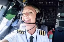 Nữ phi công thích “tự sướng” gây bão trên Instagram 