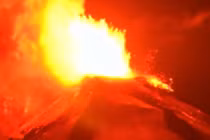 Núi lửa phun trào dữ dội, hàng nghìn người phải sơ tán