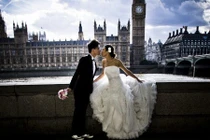 Các cặp đôi châu Á đua nhau sang Anh chụp ảnh cưới 