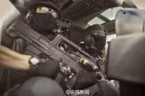 Ảnh luyện tập của đặc nhiệm TQ như poster phim gây sốt