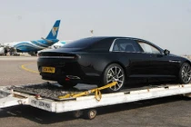 Siêu xe khác thường Aston Martin Lagonda lần đầu lộ diện