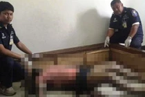 Cặp du khách vô tình qua đêm với xác chết bốc mùi