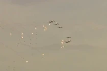 Xem máy bay chiến đấu Nga ném bom như mưa