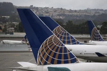 Máy bay Mỹ hạ cánh khẩn cấp do giảm áp suất đột ngột