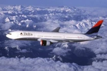 Nữ tiếp viên đánh nhau, máy bay hạ cánh khẩn cấp