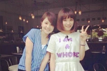 Những dòng slogan in trên áo khiến nhiều người "đỏ mặt"