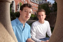 Mark Zuckerberg ngày càng giống 'vị vua’ trong đế chế Facebook