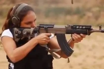 Video: Uy lực súng AK cải tiến mang thiết kế Tây Âu lạ lẫm 