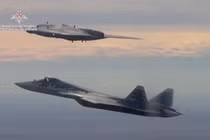 Cảnh tượng Su-57 và Su-70 Nga hợp thành "cặp đôi song sát" ghê gớm
