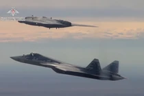 Cảnh tượng Su-57 và Su-70 Nga hợp thành "cặp đôi song sát" ghê gớm
