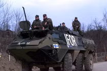 12 lính Phần Lan nhập viện sau tai nạn xe bọc thép đâm nhau 