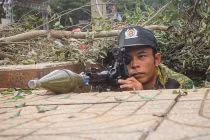 Cảnh sát Việt Nam dùng súng chống tăng B-41 giải cứu con tin