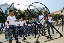 Xem bộ đội Lữ đoàn 161 Vùng 3 Hải quân Việt Nam rèn thể lực