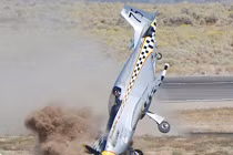 Tiêm kích “già” P-51 Mustang Mỹ tan xác