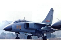 Trung Quốc biến cường kích JH-7A thành tiêm kích hạm?