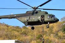 Cận cảnh đặc nhiệm Thái Lan, Trung Quốc đổ bộ đường không